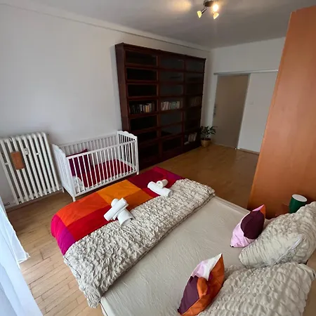 2br Near Nivy & Center