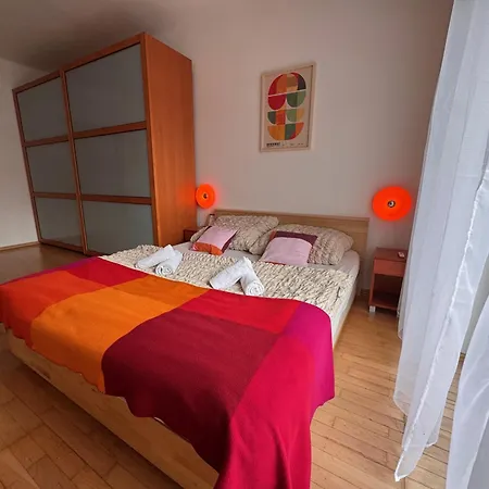 Lägenhet 2br Near Nivy & Center *