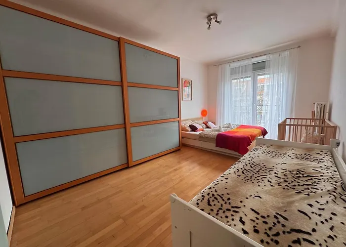 2br Near Nivy & Center